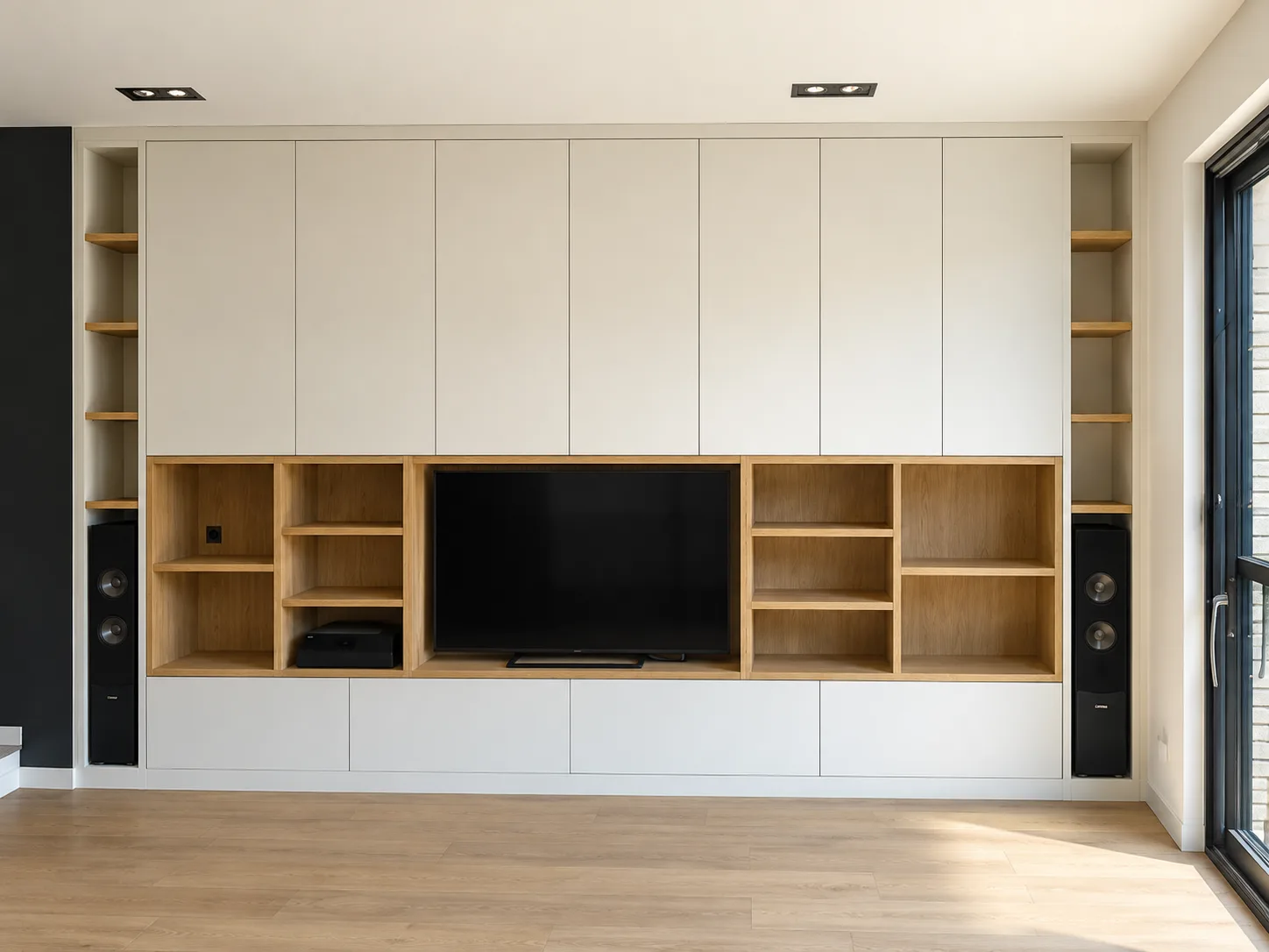 Grand meuble blanc et chêne avec télévision encastrée